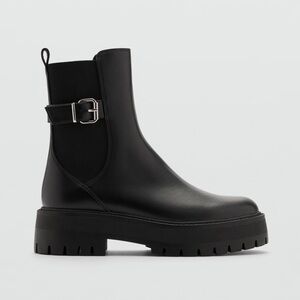 Chelsea boots with buckle